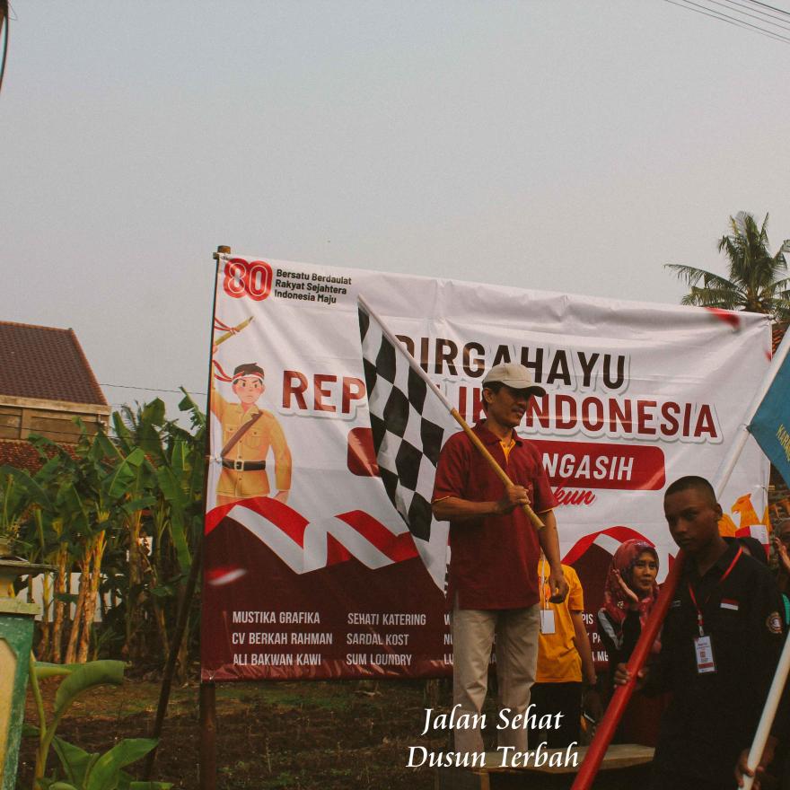Semarak Jalan Sehat Padukuhan Terbah Meriahkan HUT RI ke-80